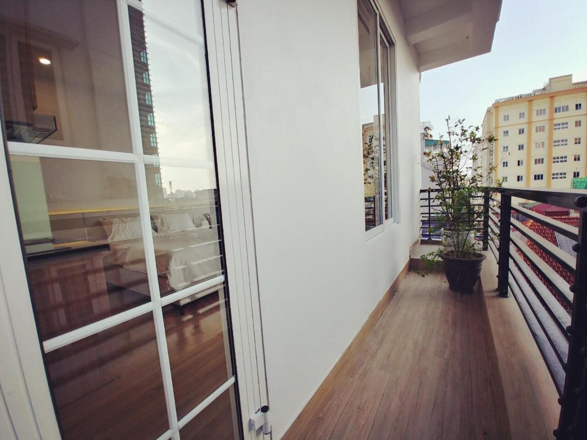 Lyn House - Service Apartment Hoang Quoc Viet Hanoi Bagian luar foto