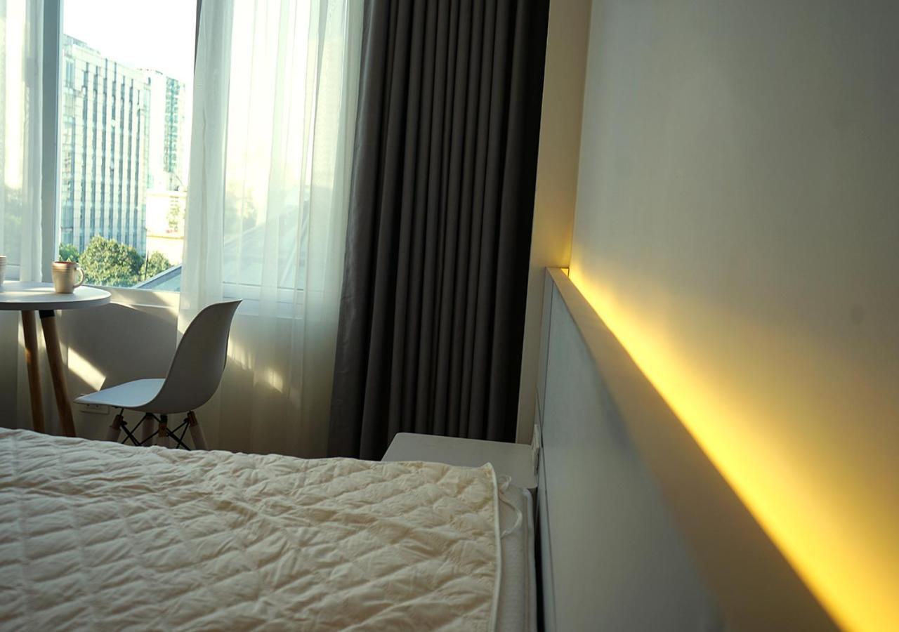 Lyn House - Service Apartment Hoang Quoc Viet Hanoi Bagian luar foto
