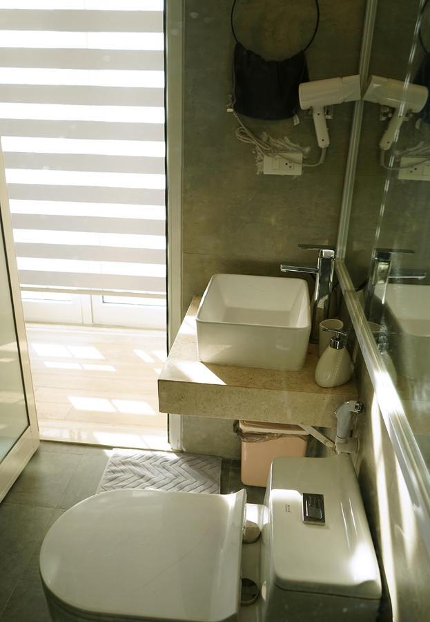 Lyn House - Service Apartment Hoang Quoc Viet Hanoi Bagian luar foto